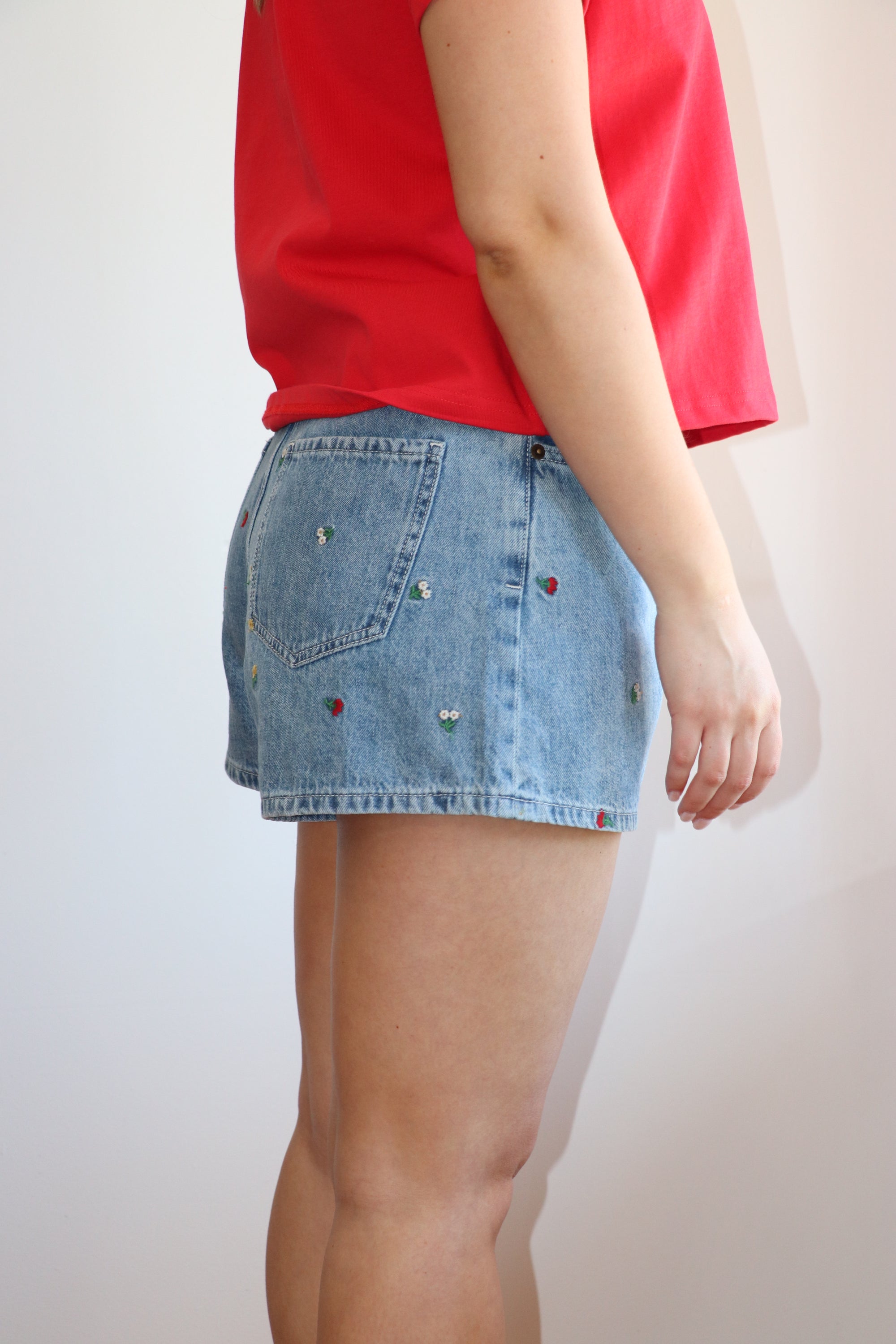 Daisy Embroidered Short