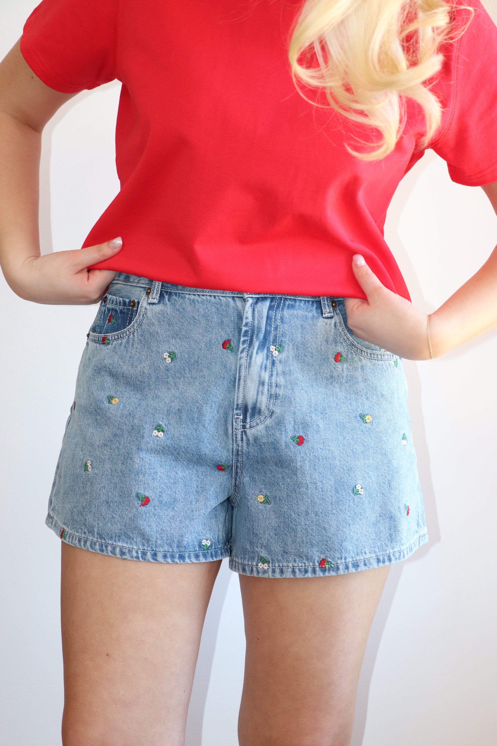 Daisy Embroidered Short